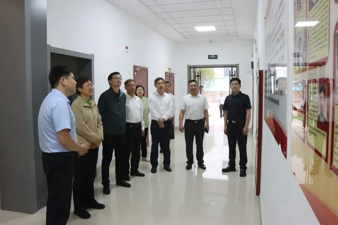 Wang Suilian, Vice Chairman of the Standing Committee of the Provincial People's Congress and Chairman of the Provincial Federation of Industry and Commerce, visited the group company for research and guidance on work